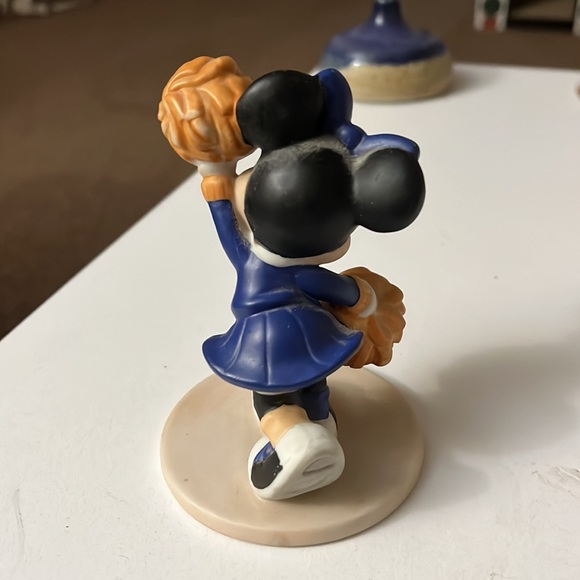 Cheerleader Mini Mouse figurine! - Picture 2 of 3